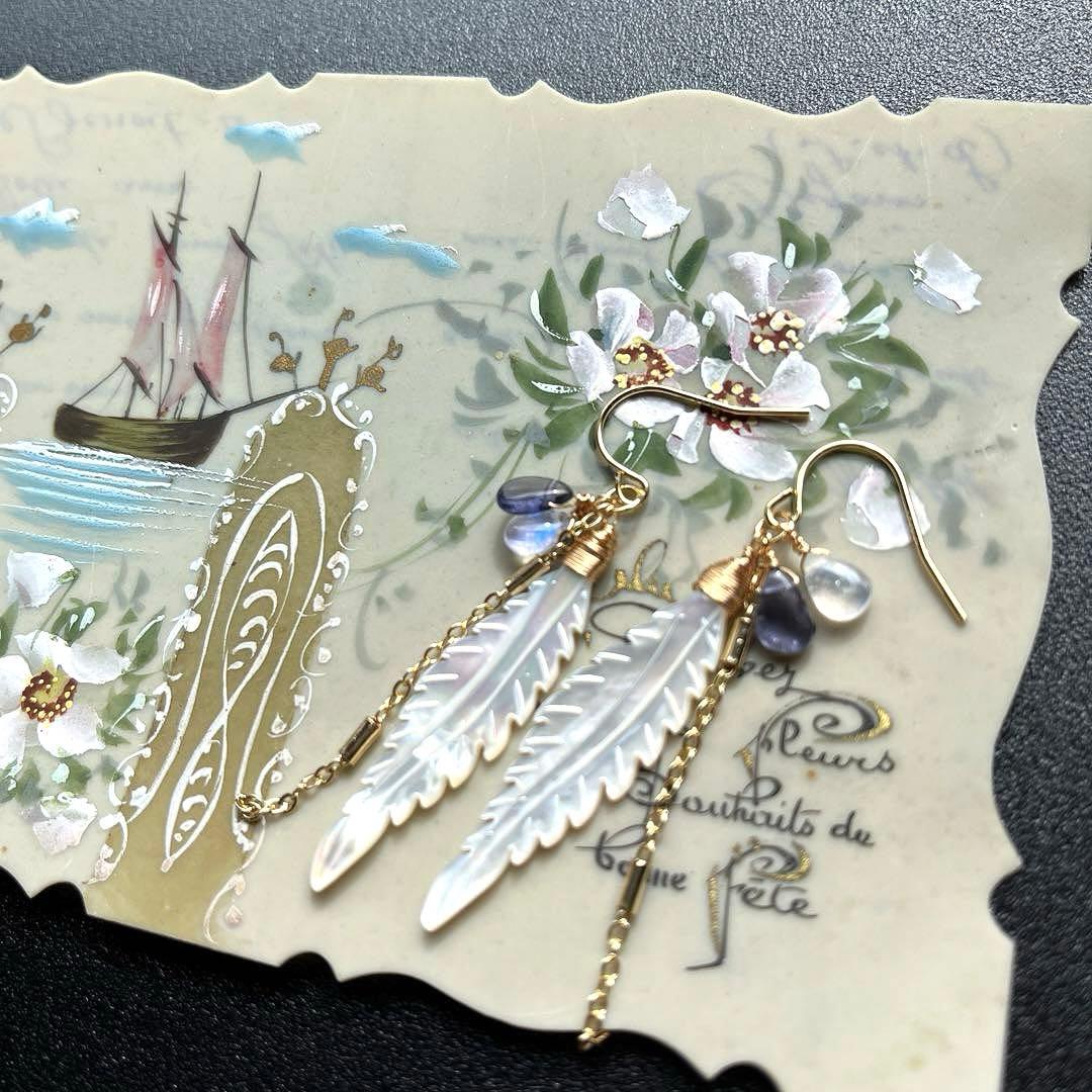 マザーオブパールフェザーカービング＊ピアスorイヤリング