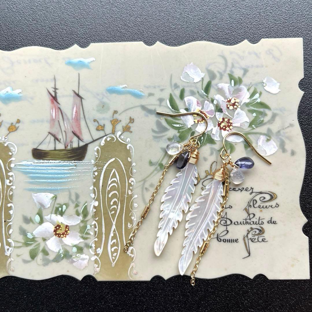 マザーオブパールフェザーカービング＊ピアスorイヤリング