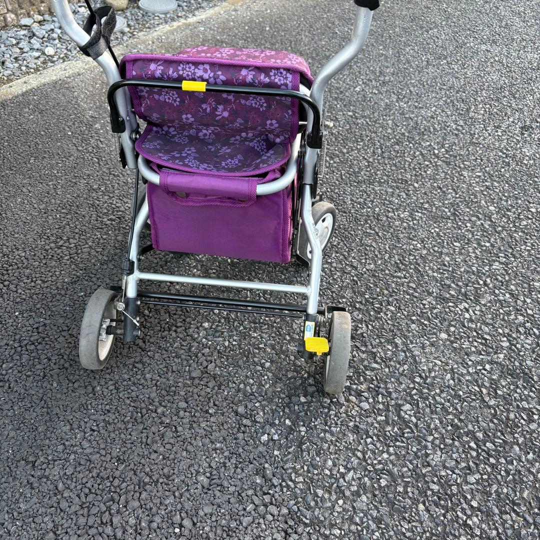 TacaoF シルバーカー 花柄 紫　座面　歩行補助 介護　幸和製作所
