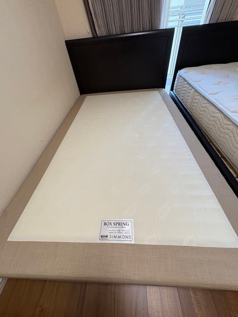 Simmonsベッドフレーム　ボックススプリング、ヘッドボードオーク　セミダブル