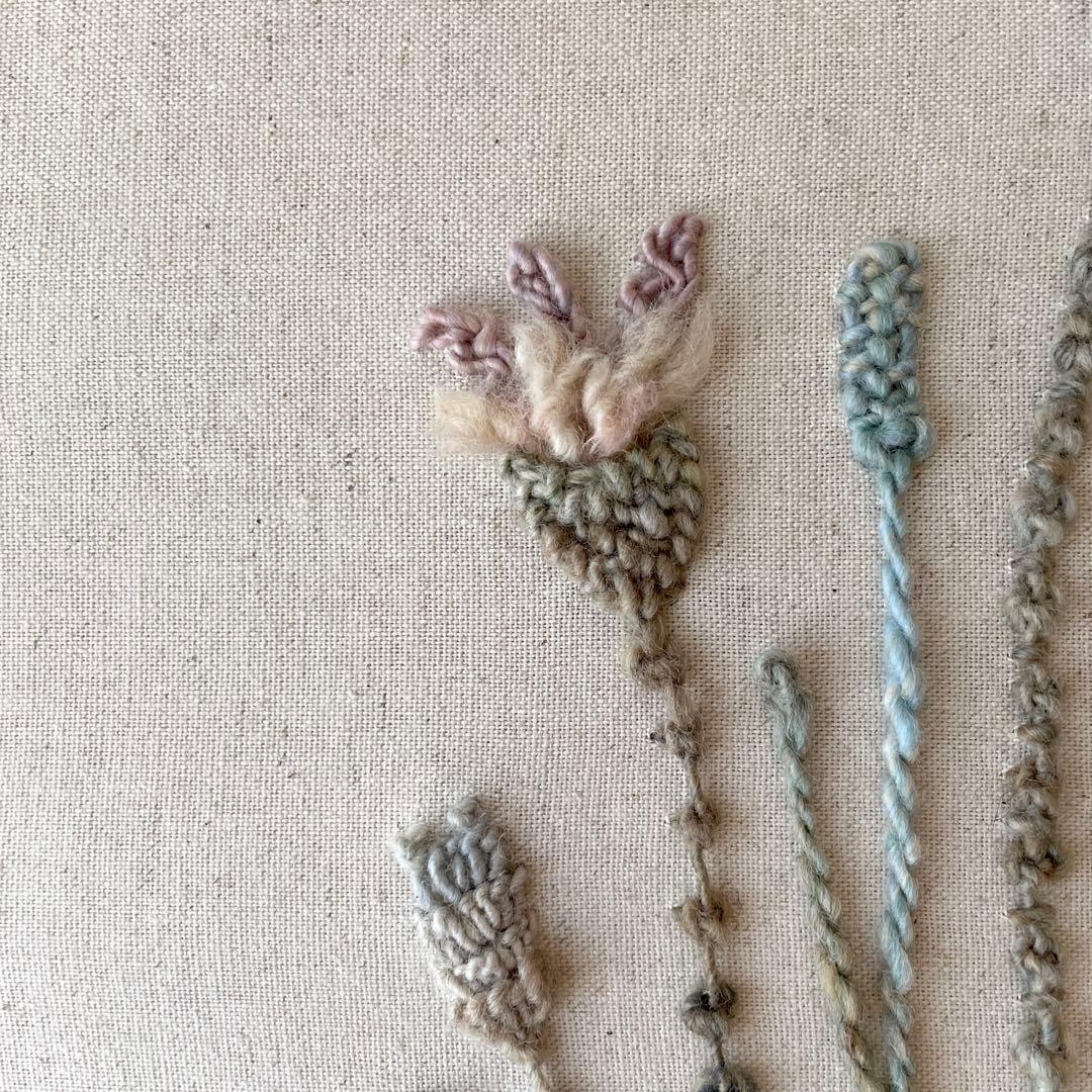 【一点もの】『手紡ぎ糸のお花. c'』手刺繍ファブリックパネル