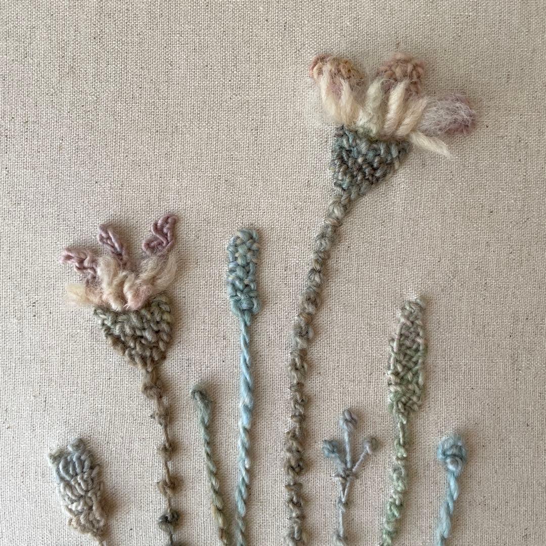 【一点もの】『手紡ぎ糸のお花. c'』手刺繍ファブリックパネル