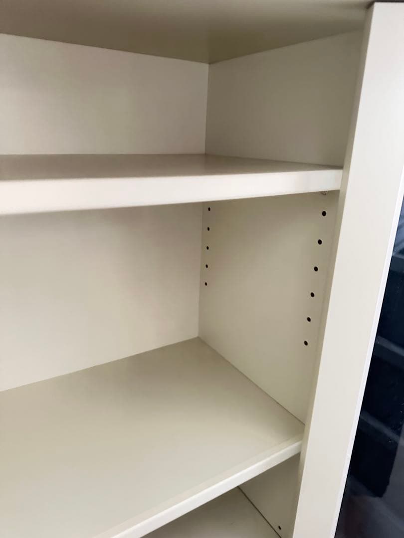 白い家具　ホワイト　ガラス扉　収納　飾り棚　本棚