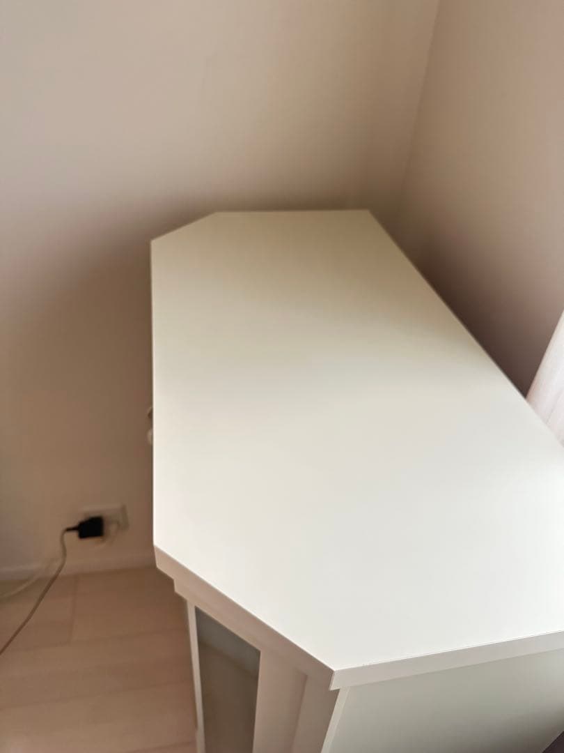 白い家具　ホワイト　ガラス扉　収納　飾り棚　本棚