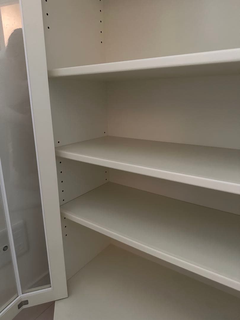 白い家具　ホワイト　ガラス扉　収納　飾り棚　本棚