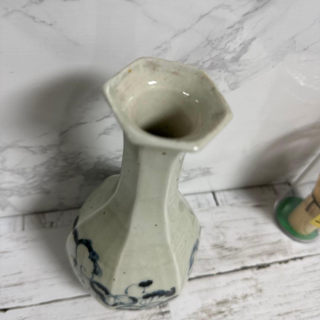 李朝青花染付、蔦葉紋様、面取り6面。徳利。箱サービス。