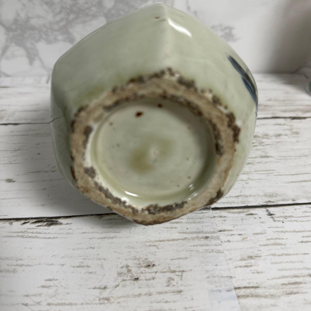 李朝青花染付、蔦葉紋様、面取り6面。徳利。箱サービス。