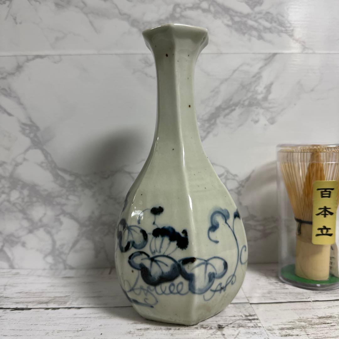 李朝青花染付、蔦葉紋様、面取り6面。徳利。箱サービス。