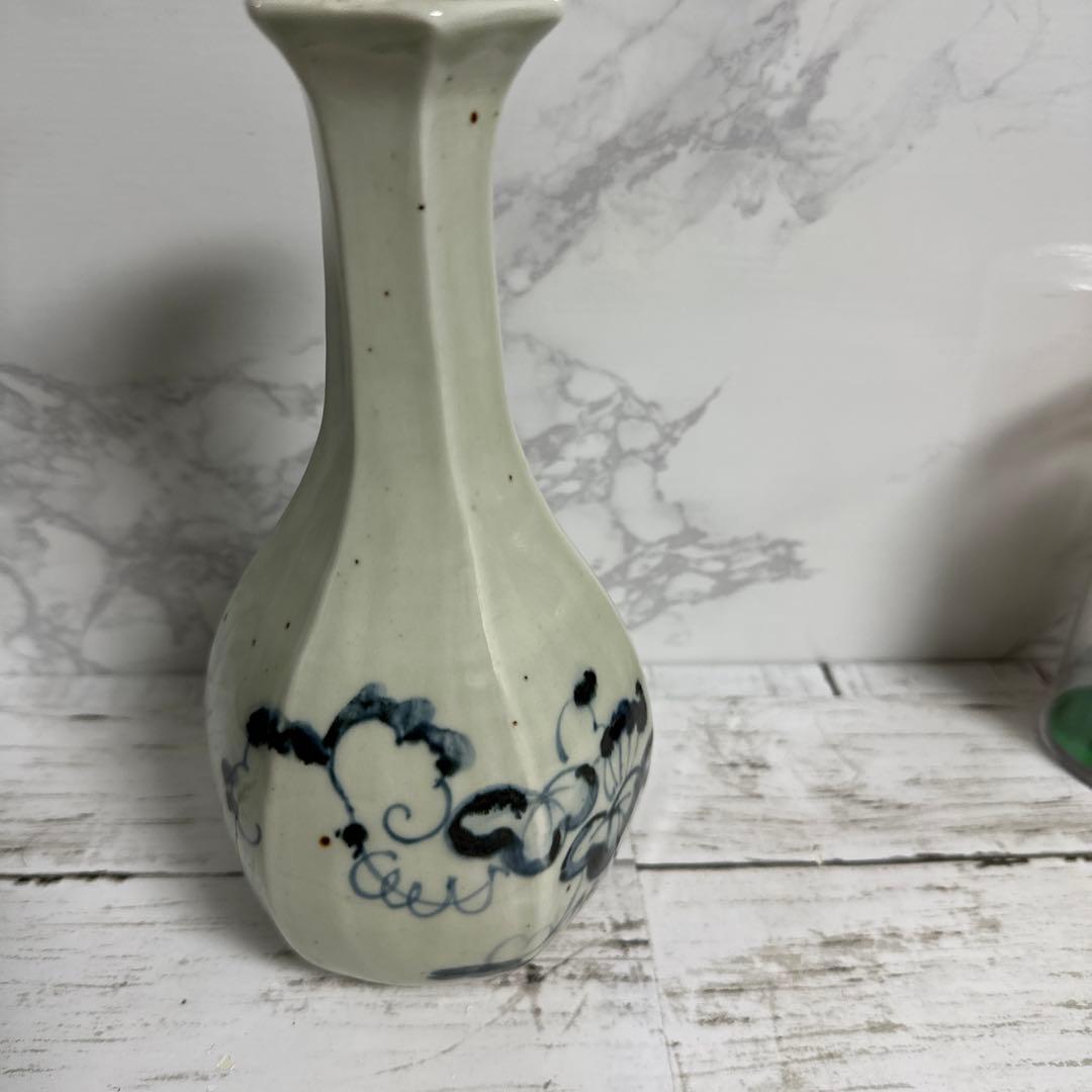 李朝青花染付、蔦葉紋様、面取り6面。徳利。箱サービス。