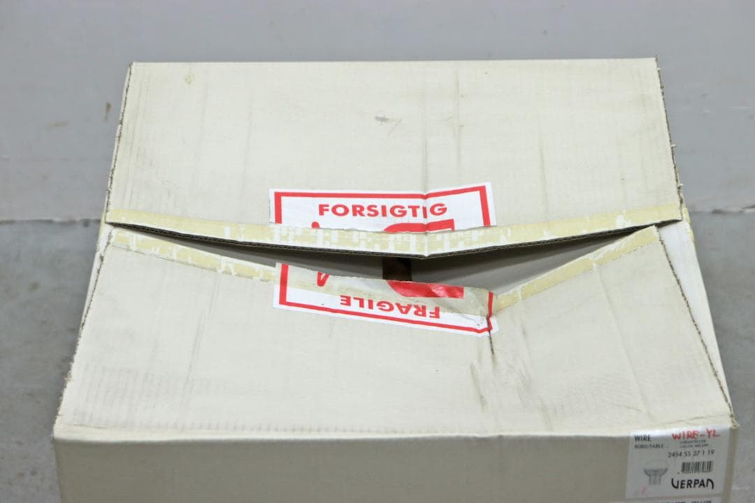 未使用 正規品 ヴェルナー パントン ワイヤーランプ 北欧 照明 イエロー