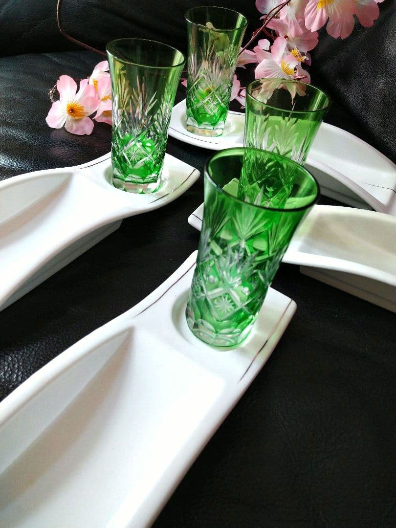 ♥オシャレな【豪華に８角切子グラス付】♥【２ステージ演出素敵な白長皿】ダブル4組