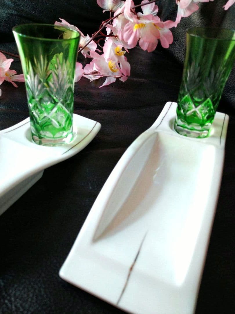 ♥オシャレな【豪華に８角切子グラス付】♥【２ステージ演出素敵な白長皿】ダブル4組