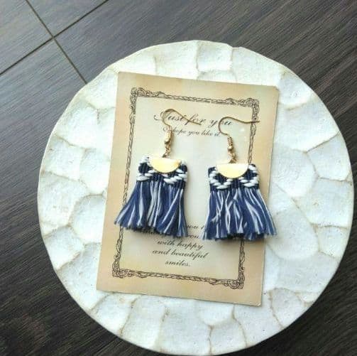 ネイビー　フリンジ　白　ピアス　イヤリング　タッセル　ネイティブ　モノトーン