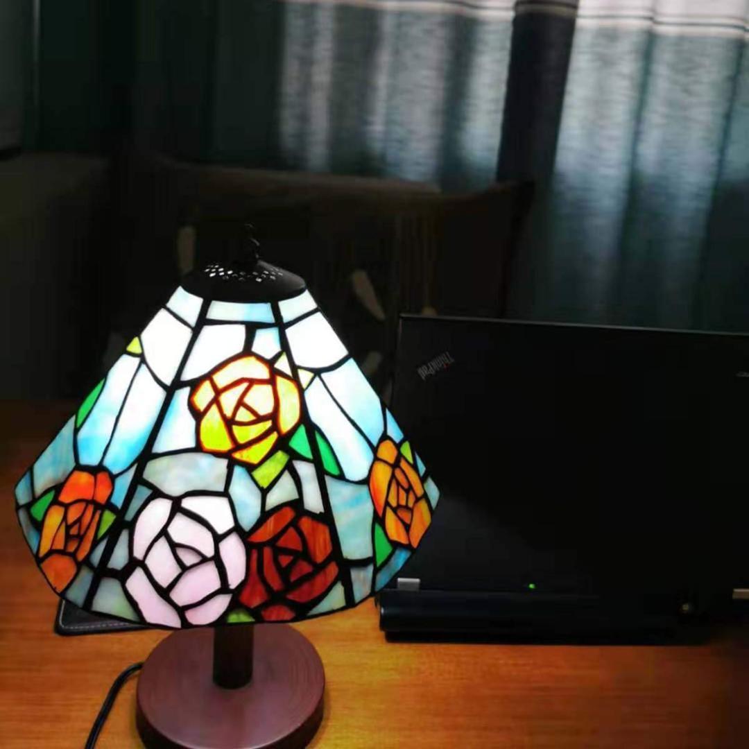バラが彩る 卓上照明 ステンドグラス 爽やかなブルー