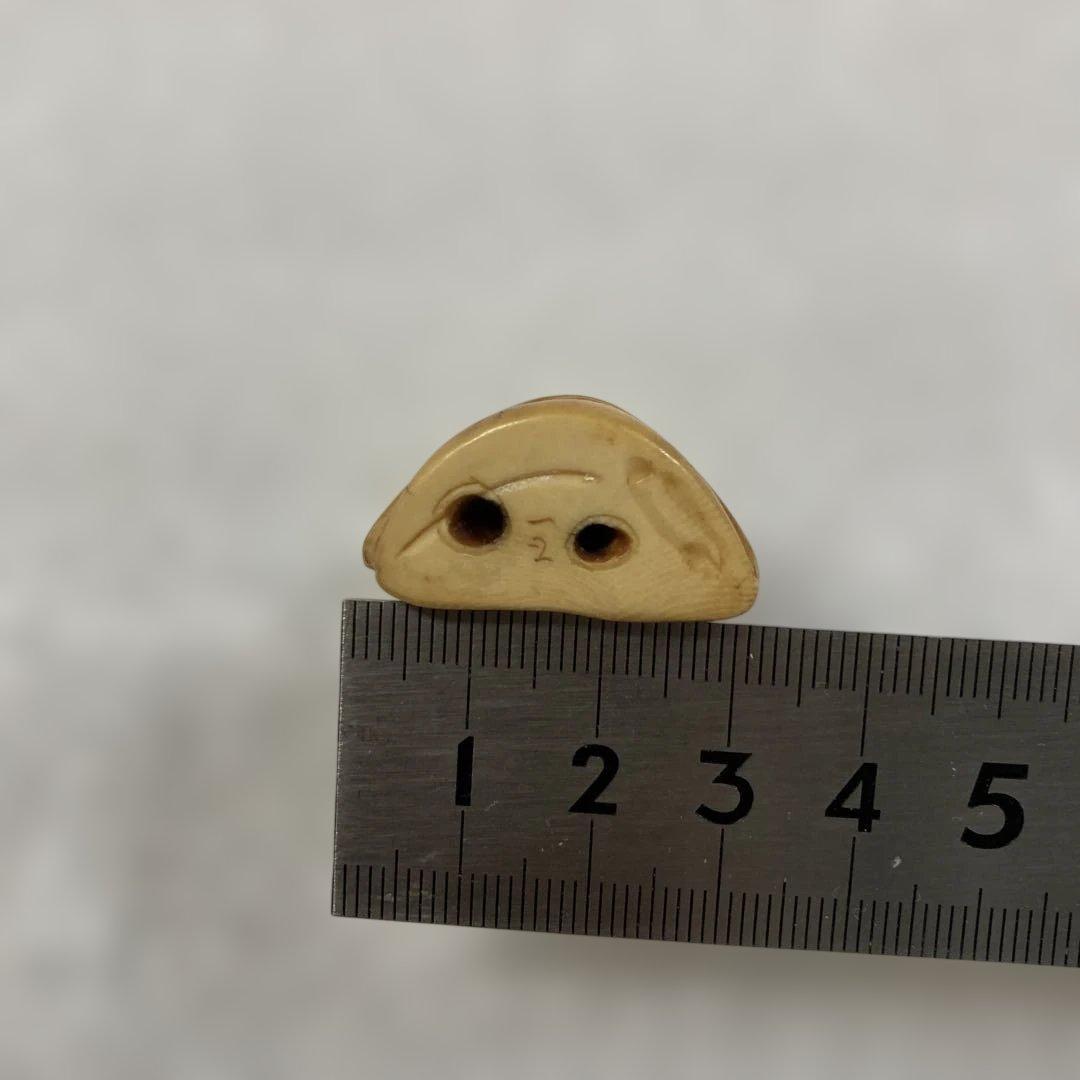 極上 天然素材 落語家 彫刻 置物 提げ物 根付 - メルカリ