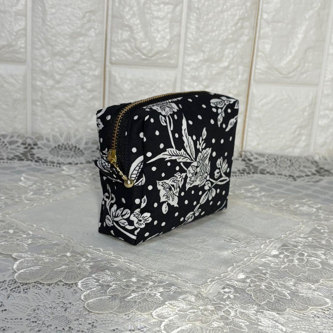 スクエアポーチ　リバティマロリー　ブラック　ハンドメイド