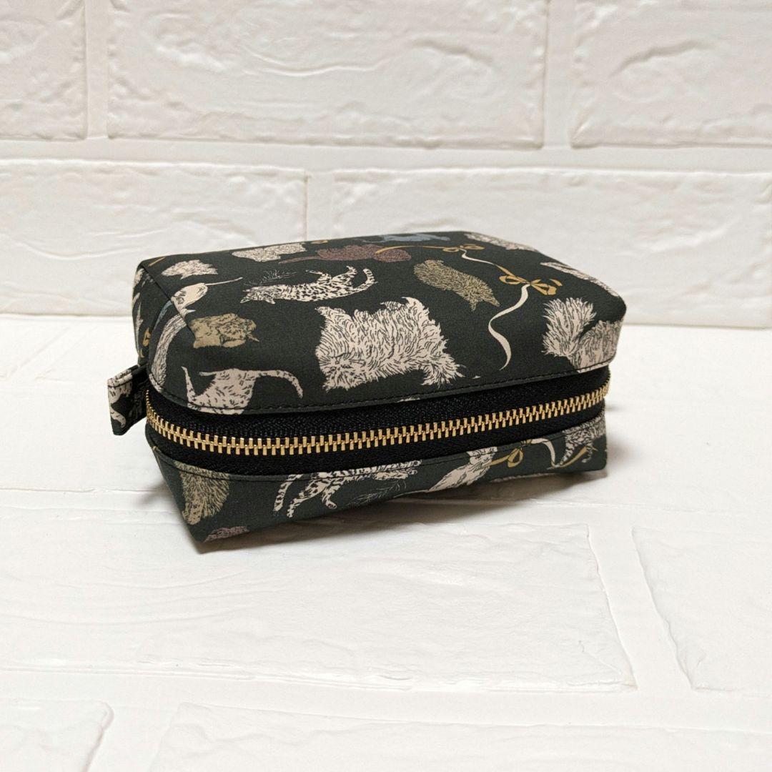 リバティ　スクエアポーチ　コー•アンド•エイト　ブラック