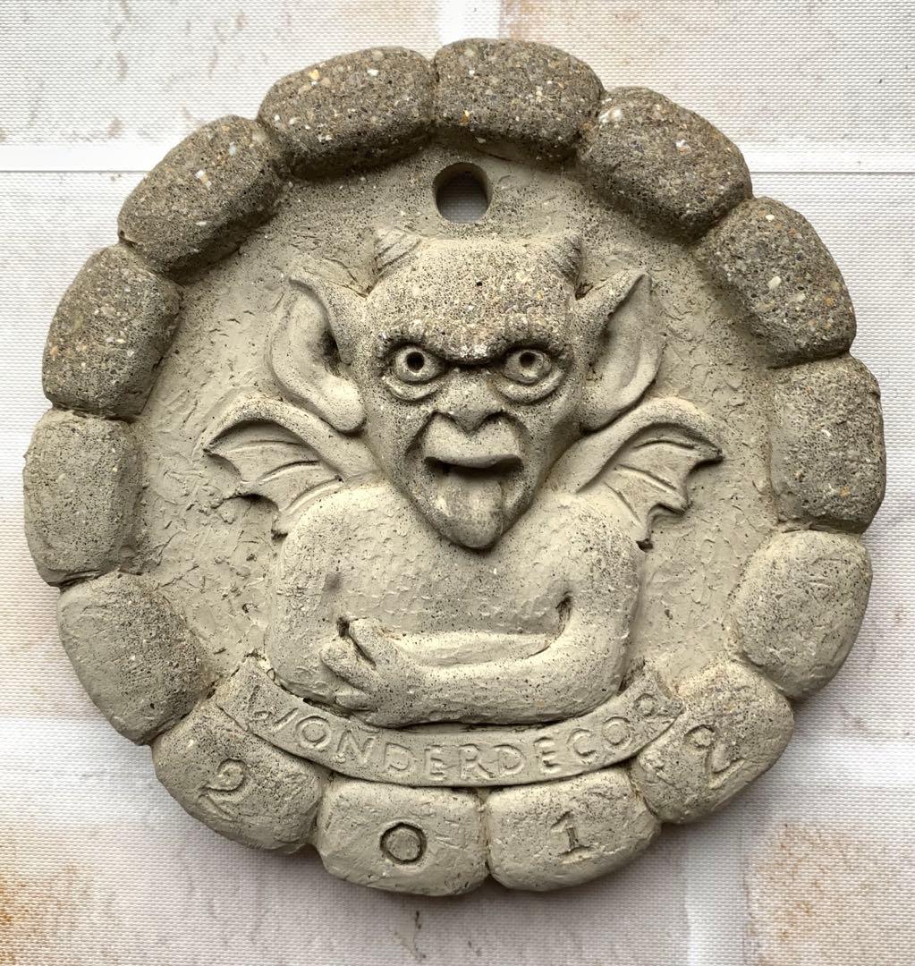 ワンダーデコール イヤープレート 2012年 ガーゴイル - メルカリ