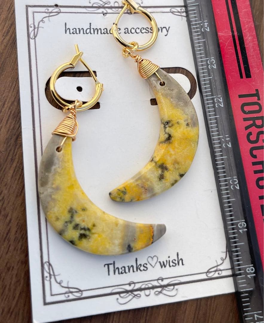 1点のみ めちゃくちゃ可愛いバンブルビージャスパー月の大ぶりピアスチャーム☆