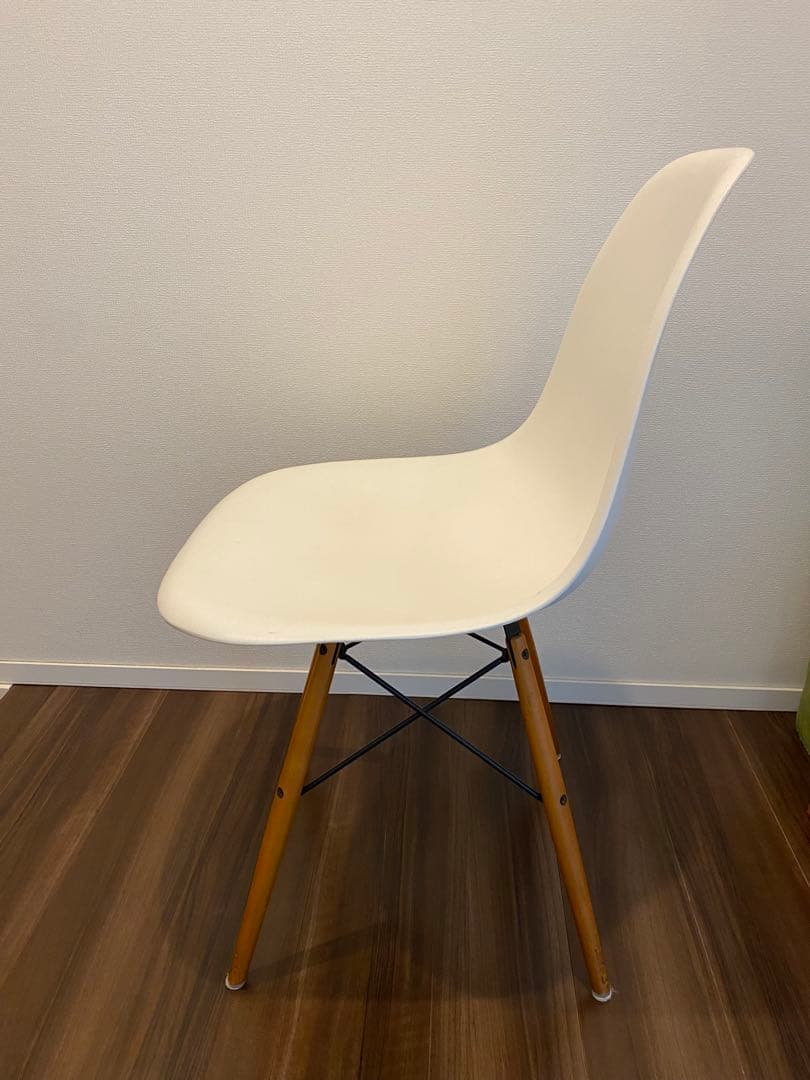 イームズ　シェルチェア　ウッドベース　ホワイト