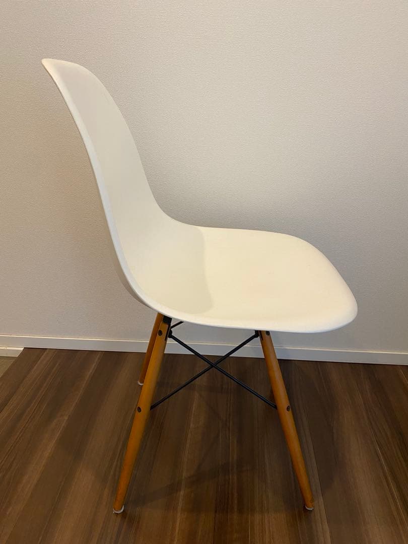 イームズ　シェルチェア　ウッドベース　ホワイト