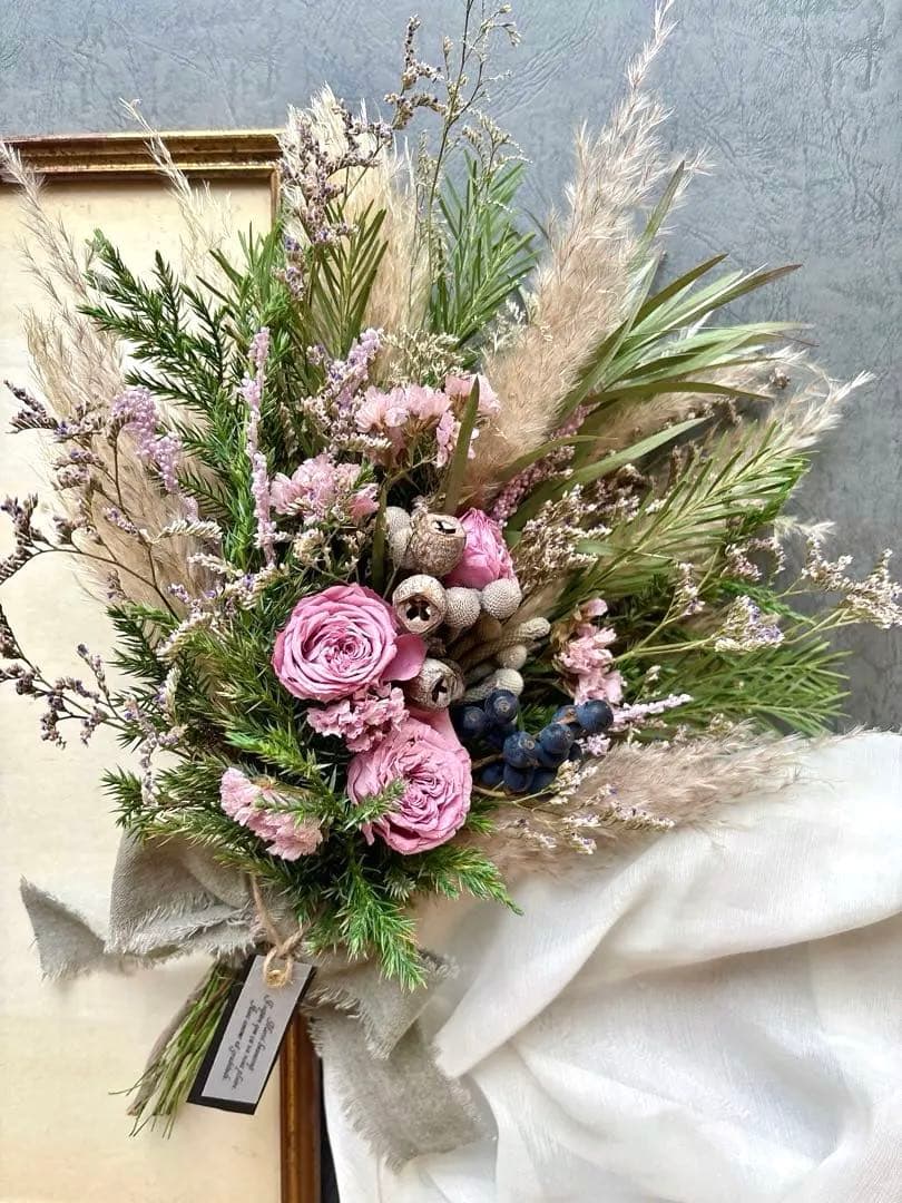 大人ピンクのナチュラルブーケ　アンティークラカラープリザーブドローズ　前撮り