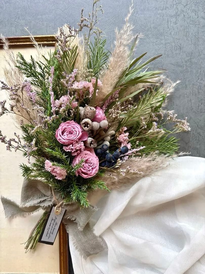 大人ピンクのナチュラルブーケ　アンティークラカラープリザーブドローズ　前撮り