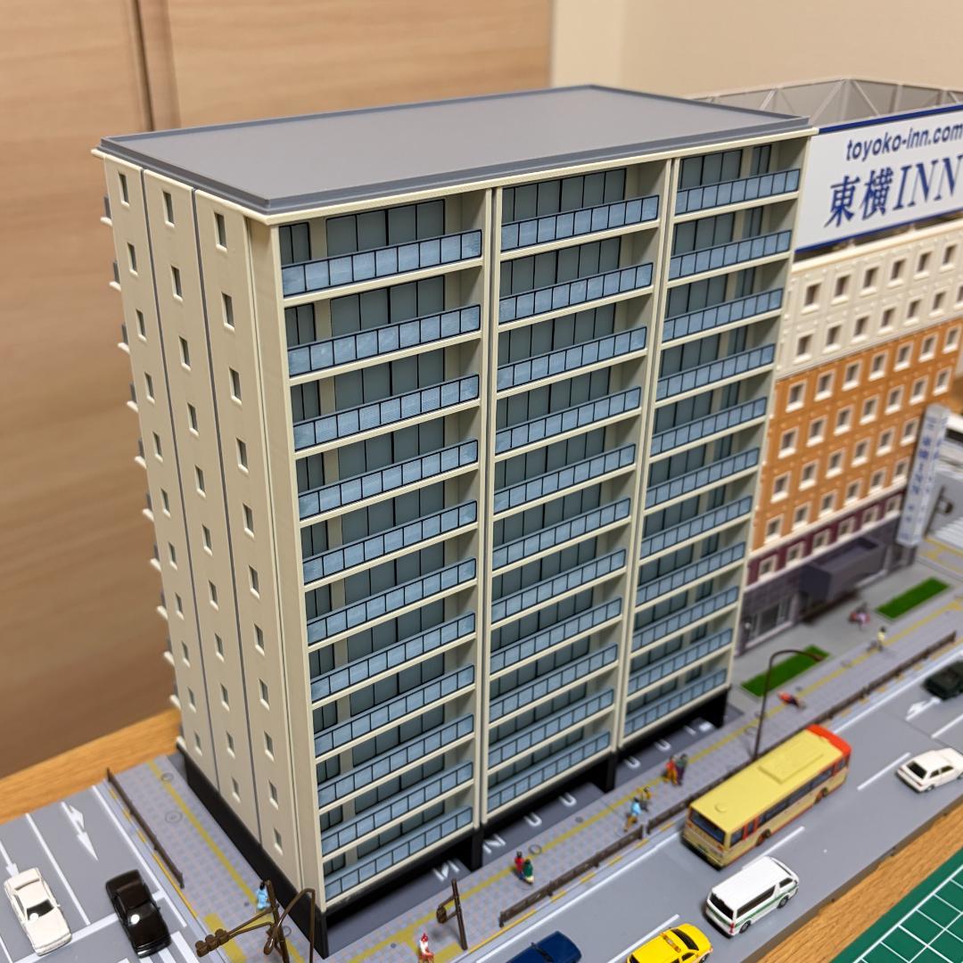 【ライトカーキ色】Nゲージ 都市型マンションD ストラクチャー（完成品）模型