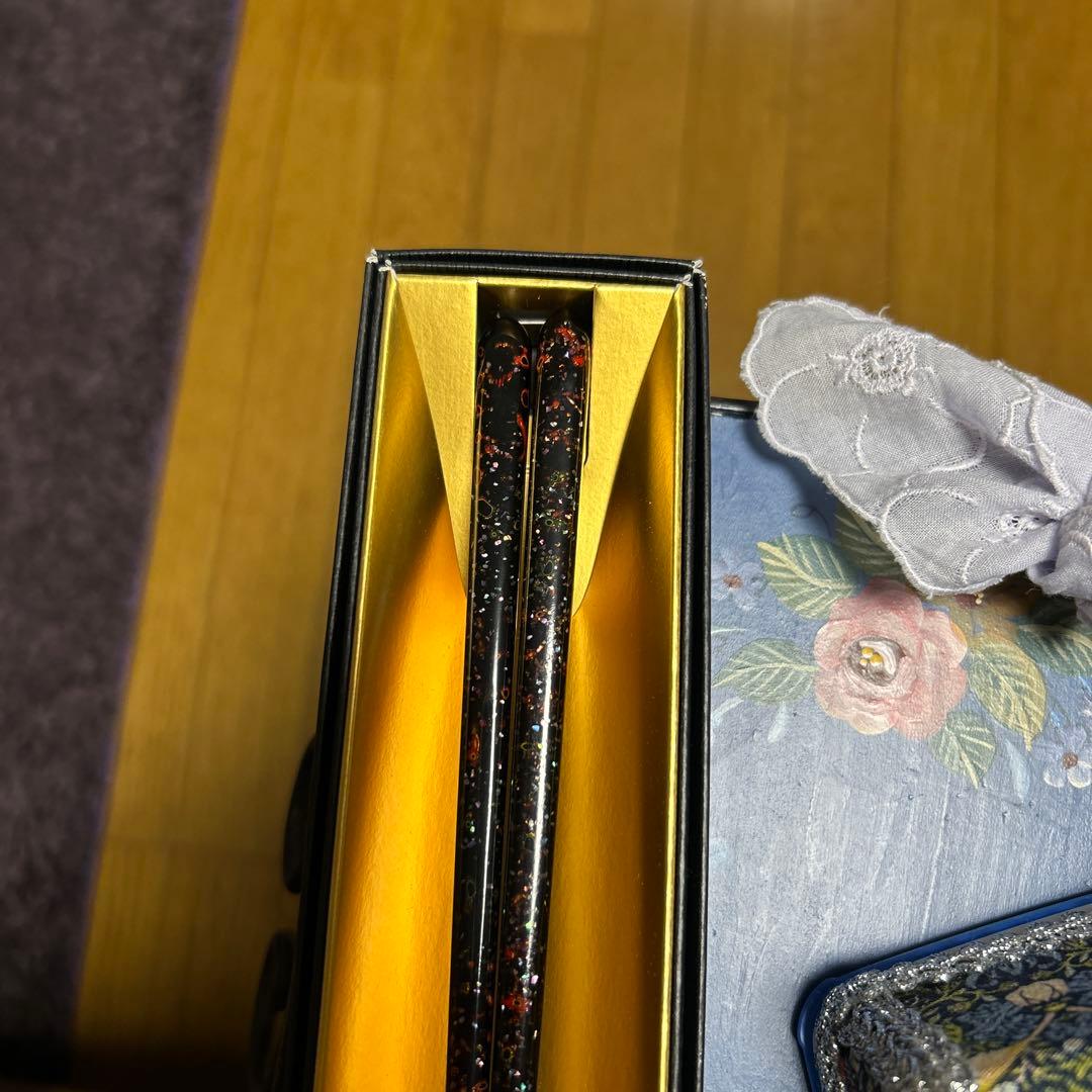 一双うるし天然木　津軽塗り夫婦ばし　箸置きのおまけ付き