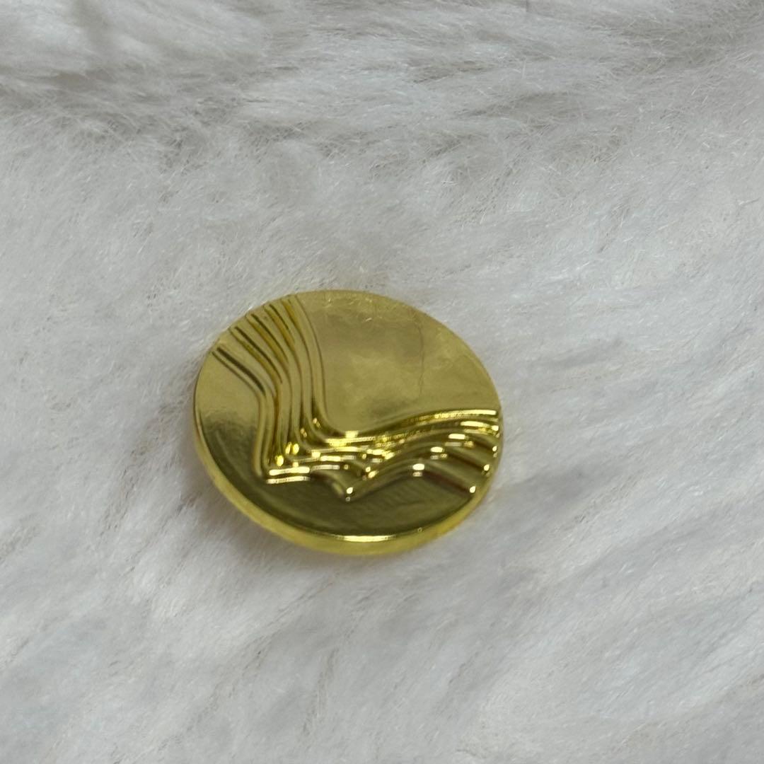 クウェートパビリオン ピンバッジ 万博 限定 ゴールド - メルカリ