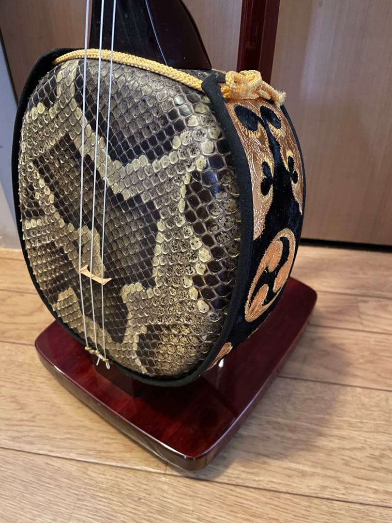 沖縄三線　本蛇皮　ウマ、爪付き