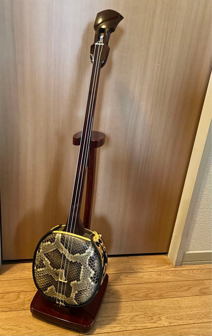 沖縄三線　本蛇皮　ウマ、爪付き