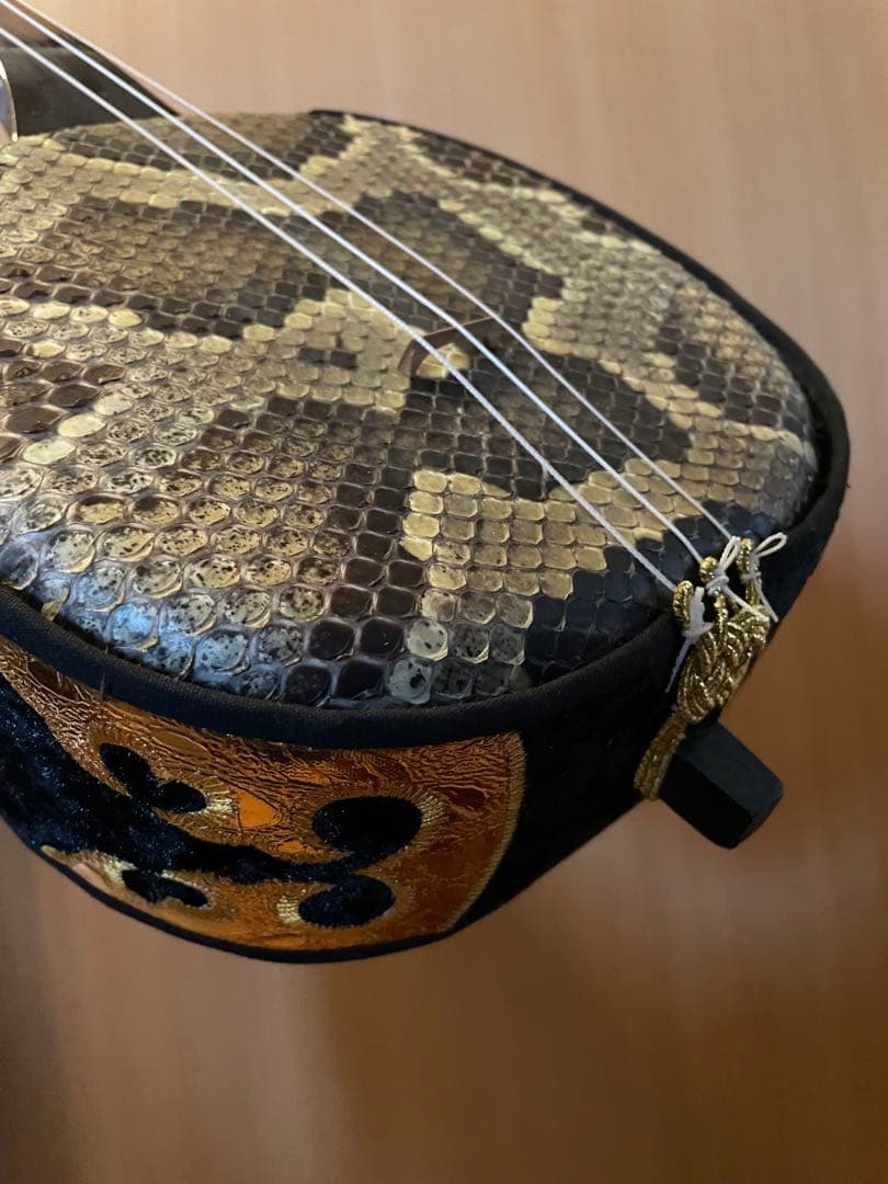 沖縄三線　本蛇皮　ウマ、爪付き