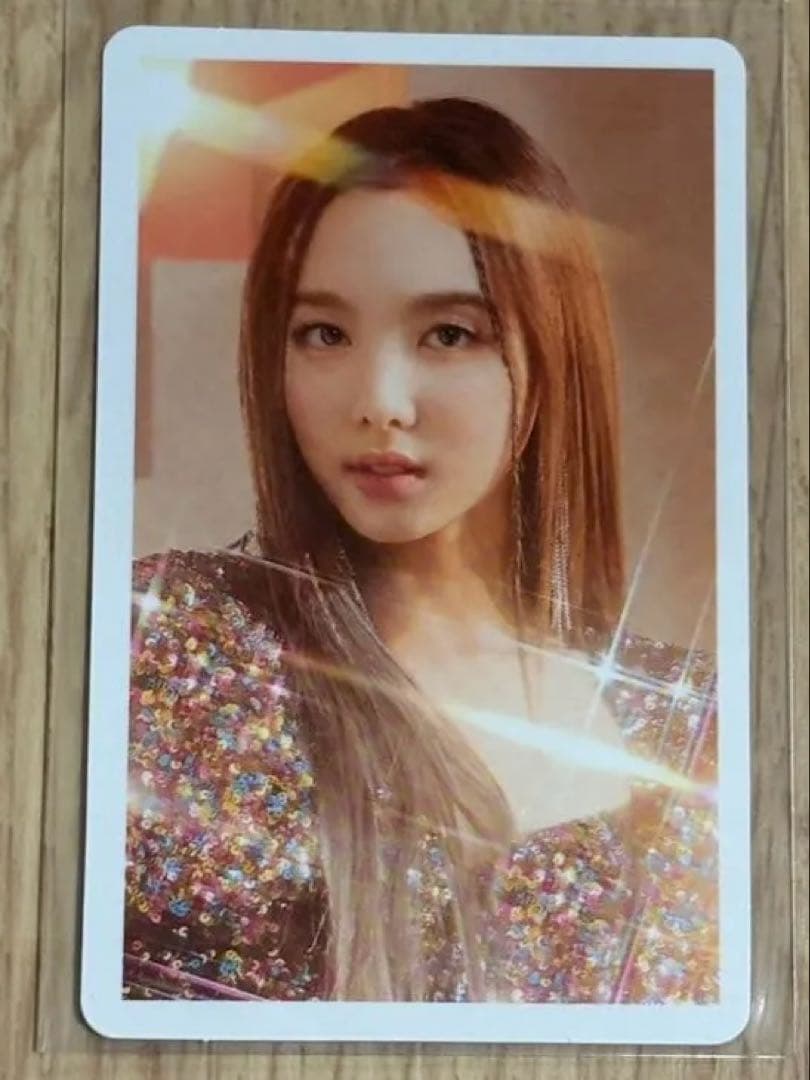 twice ナヨン ハイタッチトレカ Fake&True 缶バッジおまけ付き - メルカリ