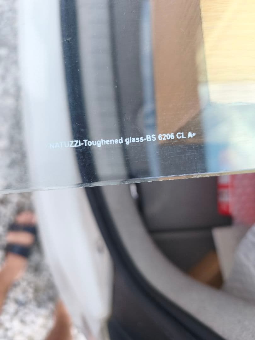 【直接渡しのみ可能】natuzzi　コーヒーテーブル ガラス天板