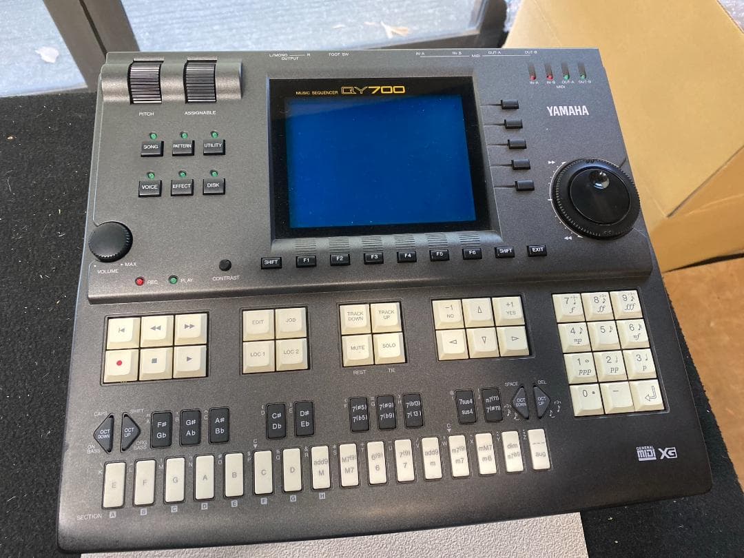 美品 YAMAHA QY700 シーケンサー