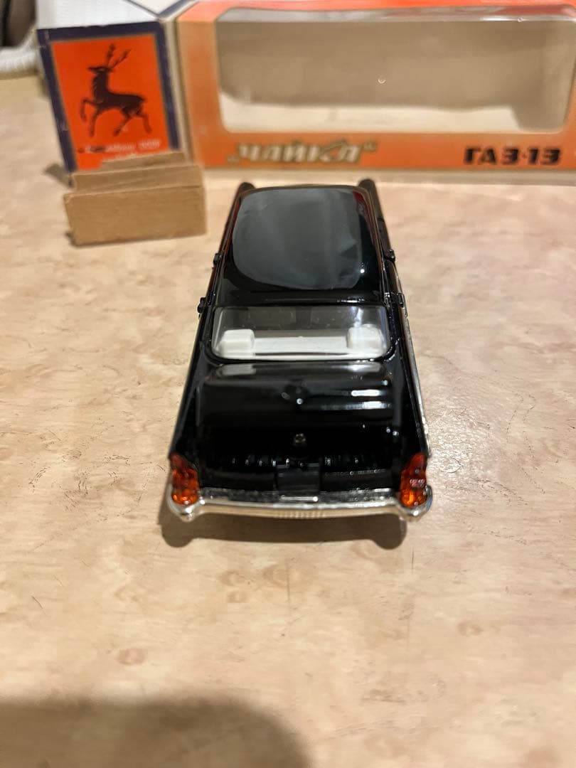 ソ連製 1:43 ダイキャストモデル GAZ-13「Чайка（チャイカ）」 - メルカリ