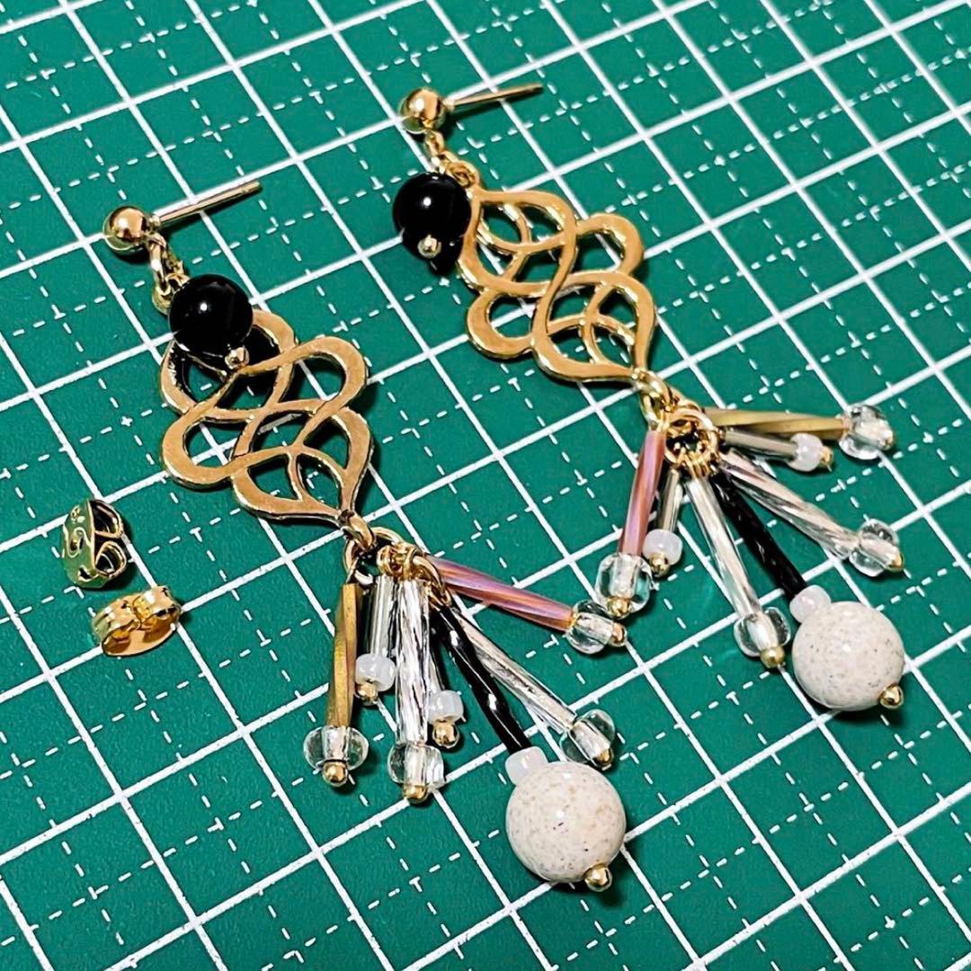 品質AAA 北投石 とオニキスのエターナル メタルプレート ポスト ピアス mg