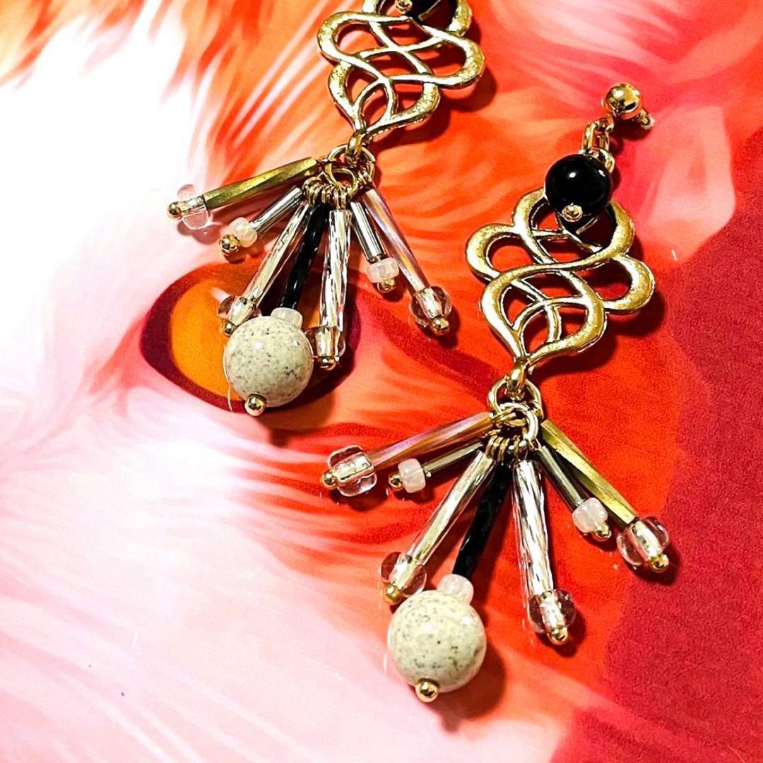 品質AAA 北投石 とオニキスのエターナル メタルプレート ポスト ピアス mg