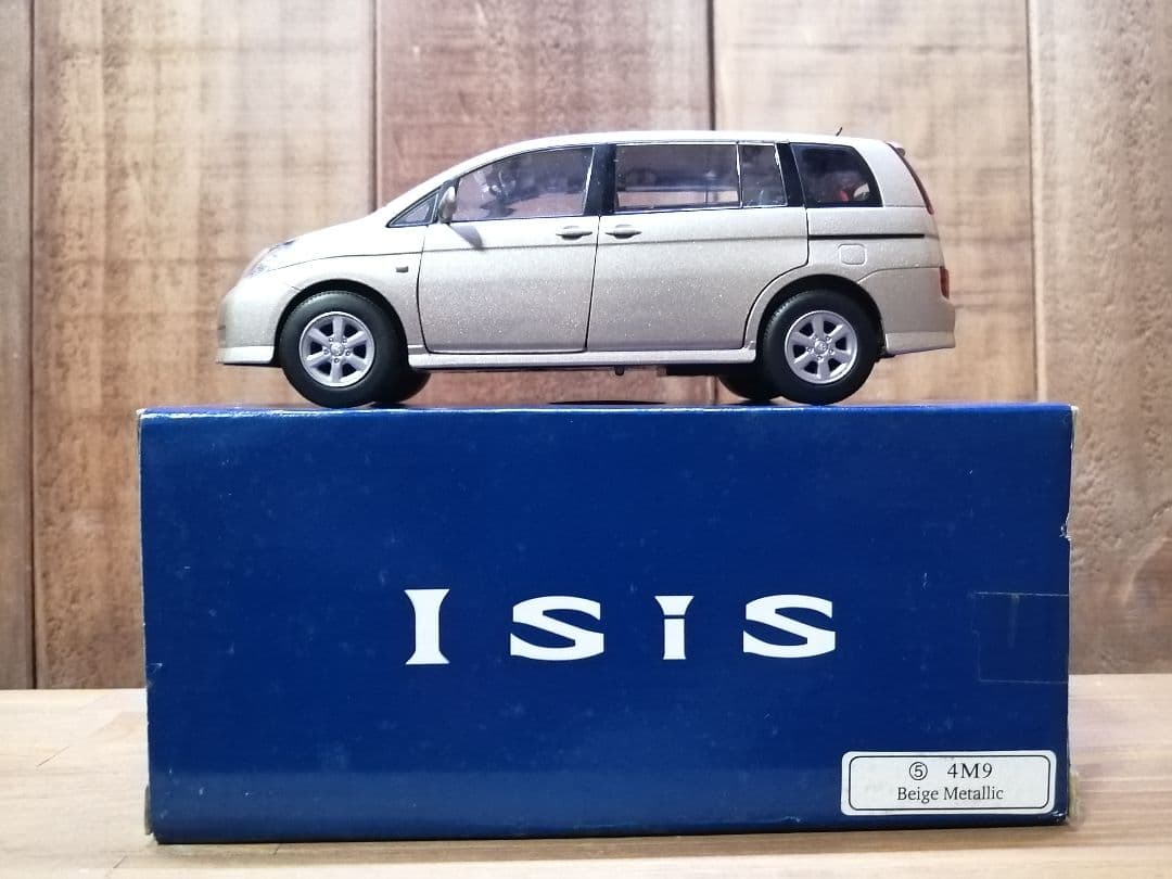 トヨタ アイシス 1/30プルバックミニカー、ベージュメタリック - メルカリ