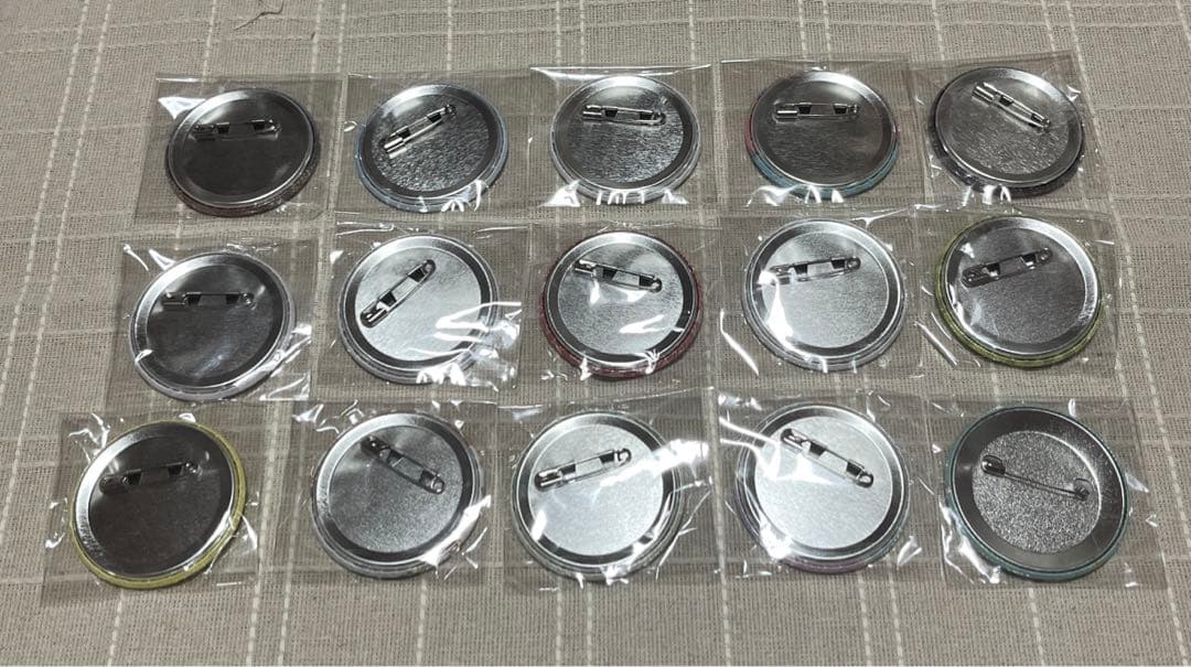 めいちゃん　サイン入り　缶バッジ