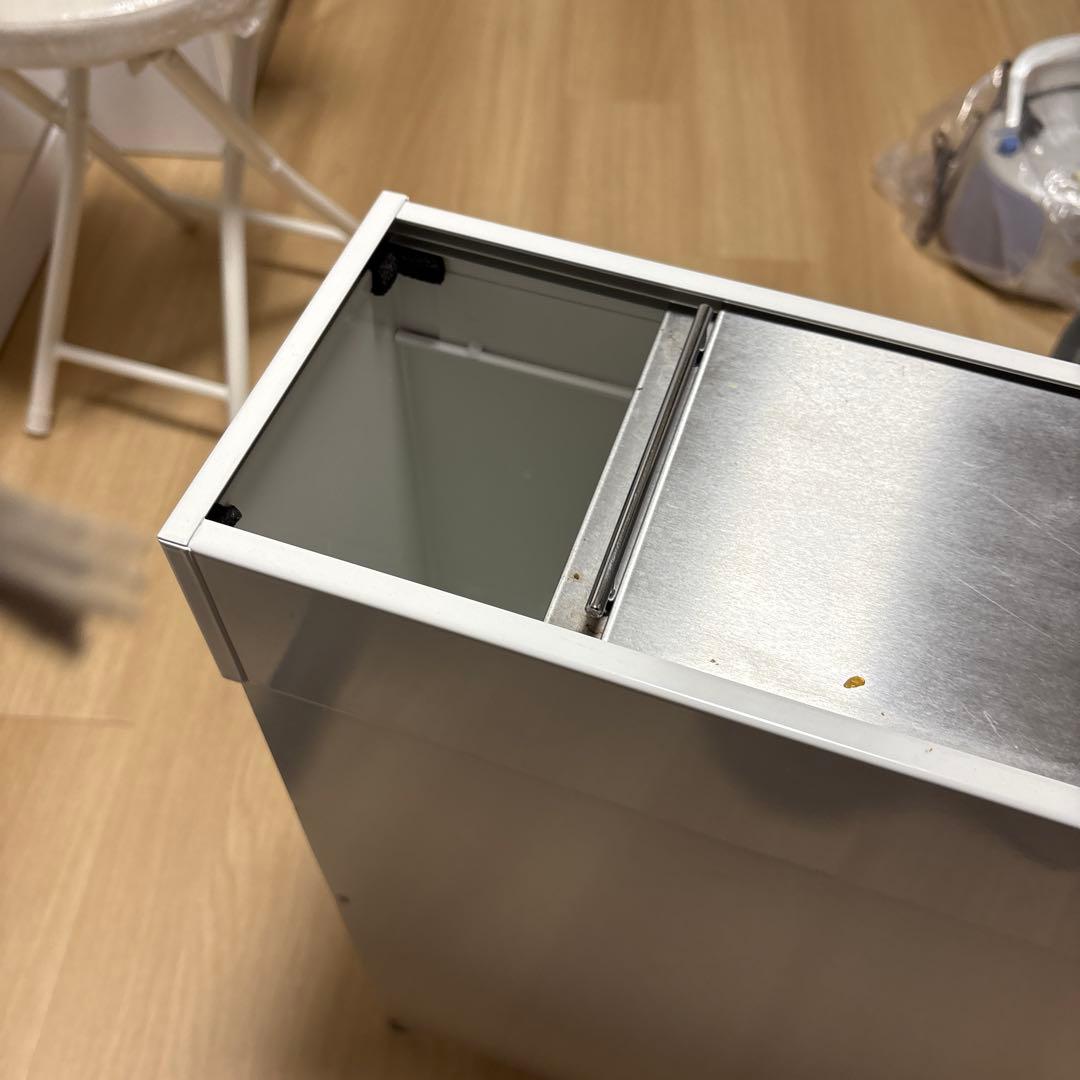 ホワイト スチール製 蓋付きごみ箱