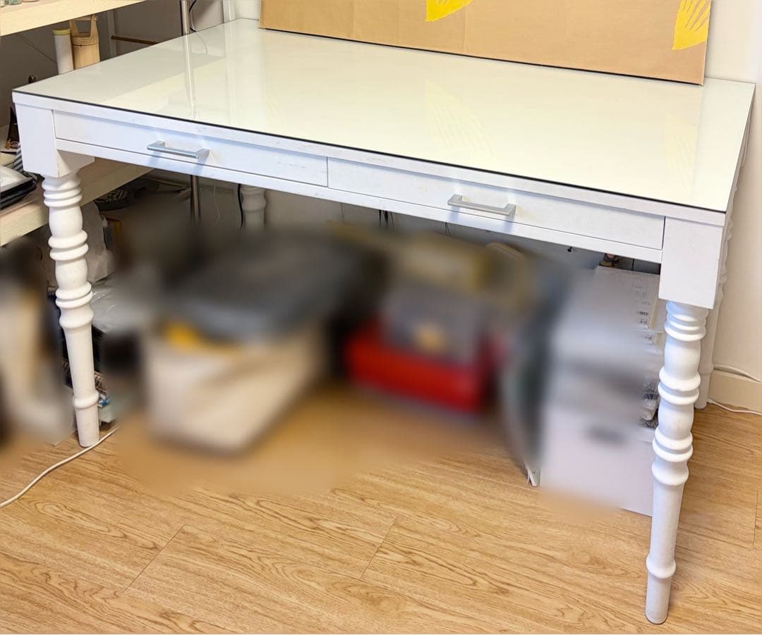 ホワイト木製デスク ガラス天板 アンティーク風　作業机