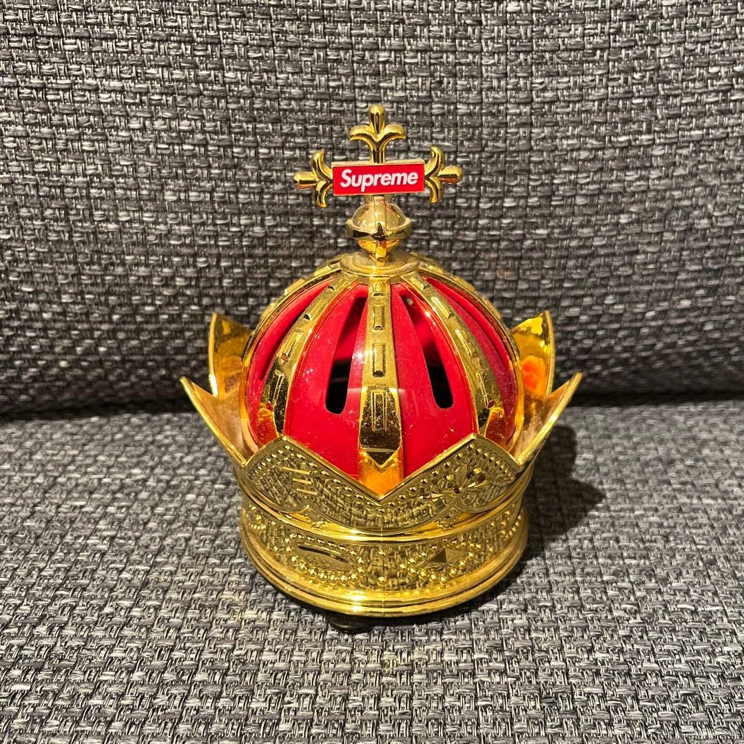 Supreme 王冠エアーフレッシュナー 金色/赤色 - メルカリ