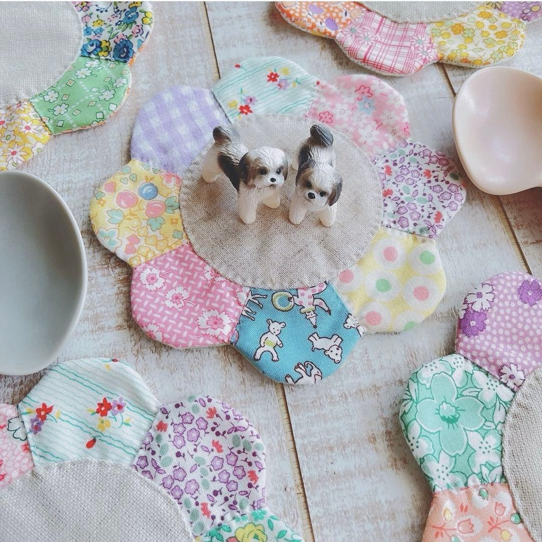 マハロ⚘サーティーズ復刻布⚘お花のコースター①⚘ドレスデン ハンドメイド