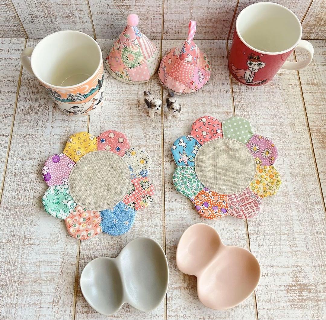 マハロ⚘サーティーズ復刻布⚘お花のコースター①⚘ドレスデン ハンドメイド