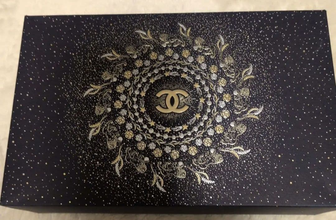 CHANELクリスマスコフレ2025　リップアンドネイルケアセット