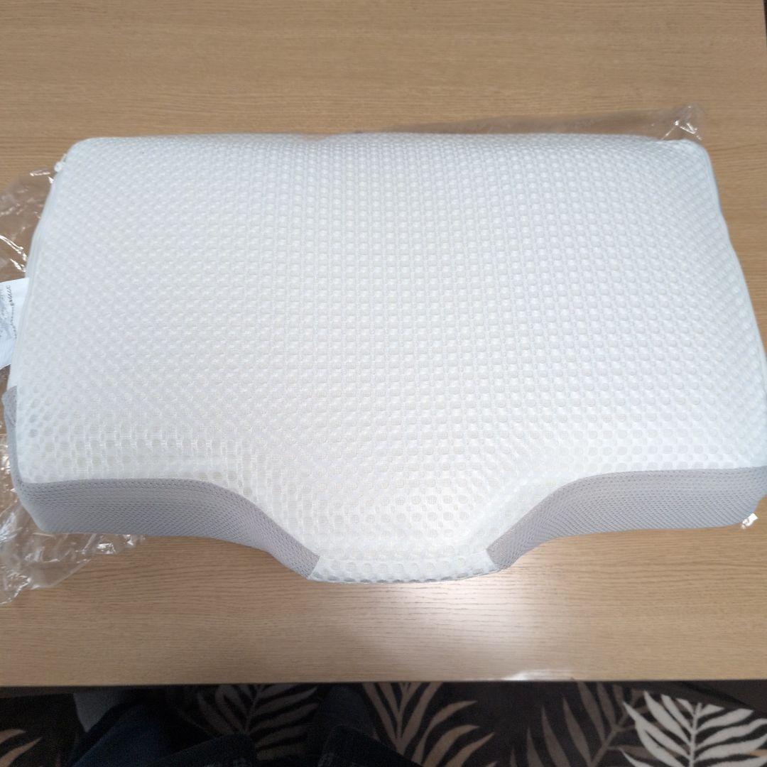 ニトリ　横向き寝が楽な枕　38×57cm ホワイト