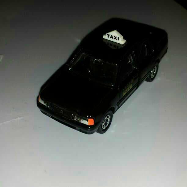 トミカトヨタCROWN  COMFORT Amazon.co.jp: タカラトミー トミカ No.051 トヨタ クラウン