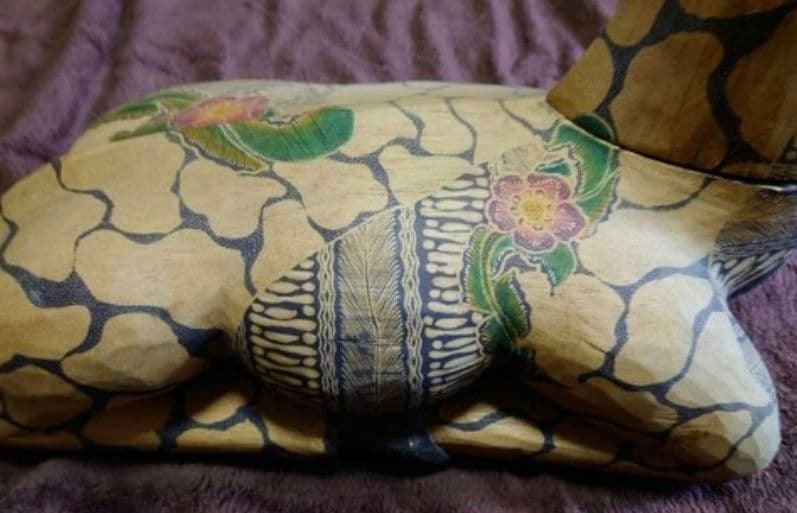 珍しい　木製キリン置物